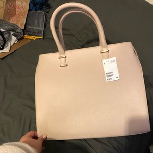 Blush faux leather hand bag.